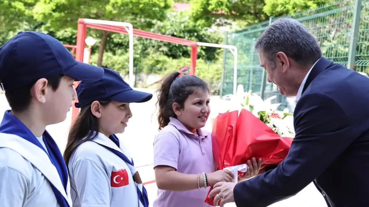 Zonguldak’ta Başkan Erdem öğrencilerle buluştu