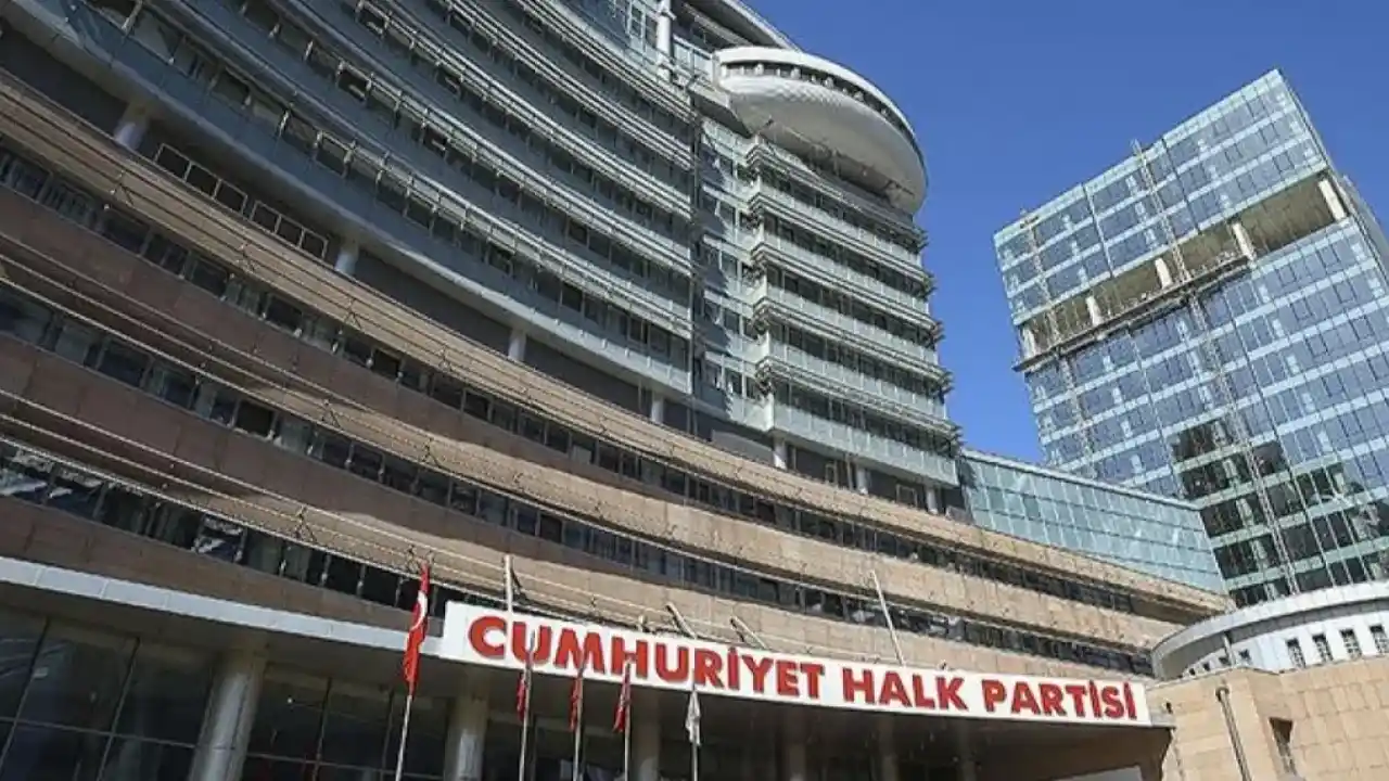 281 eski milletvekili CHP’den istifa etti