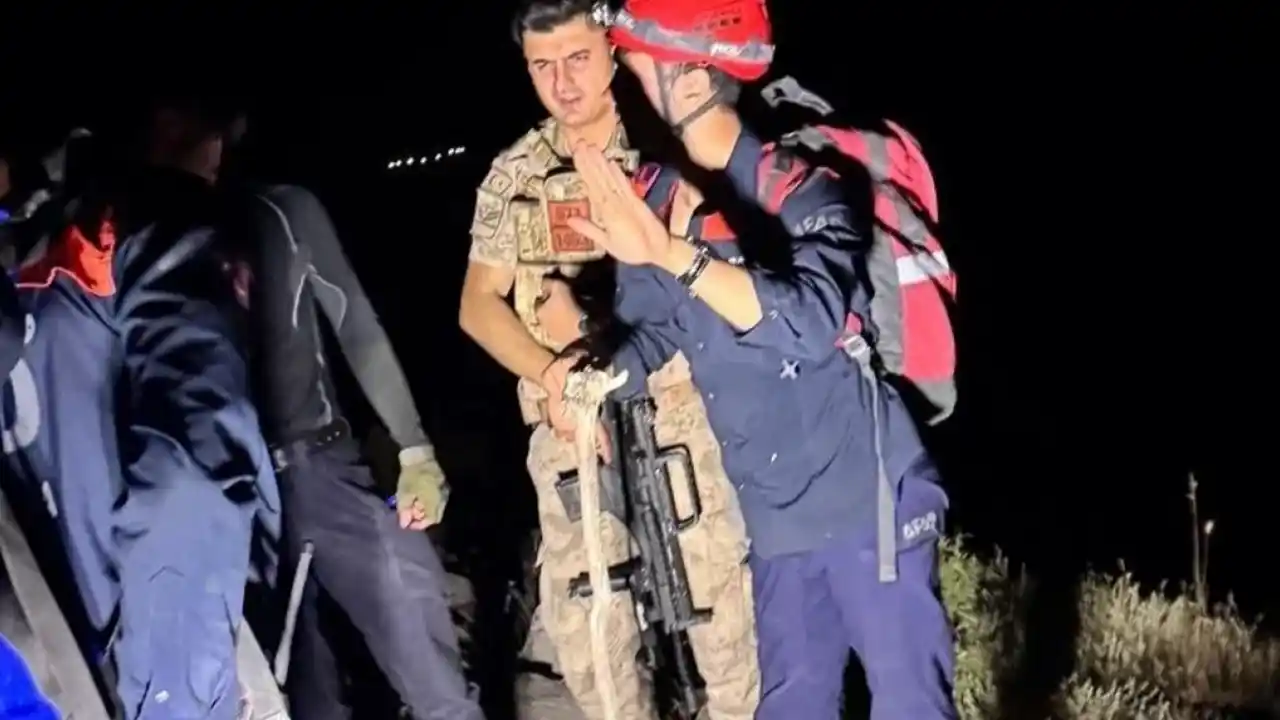 AFAD Şırnak’ta dağlık alanda mahsur kalan kişileri kurtardı