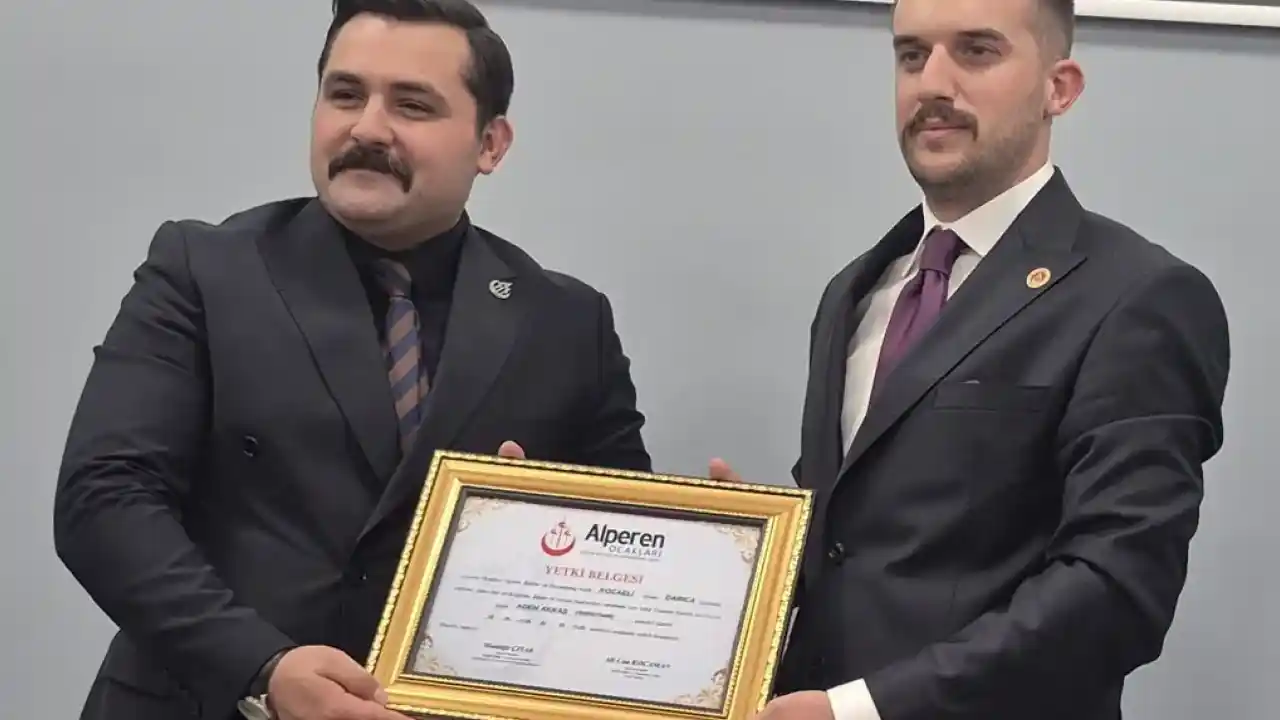 Alperen Ocakları Darıca’da yeni dönem… Adem Akkaş mazbatasını aldı