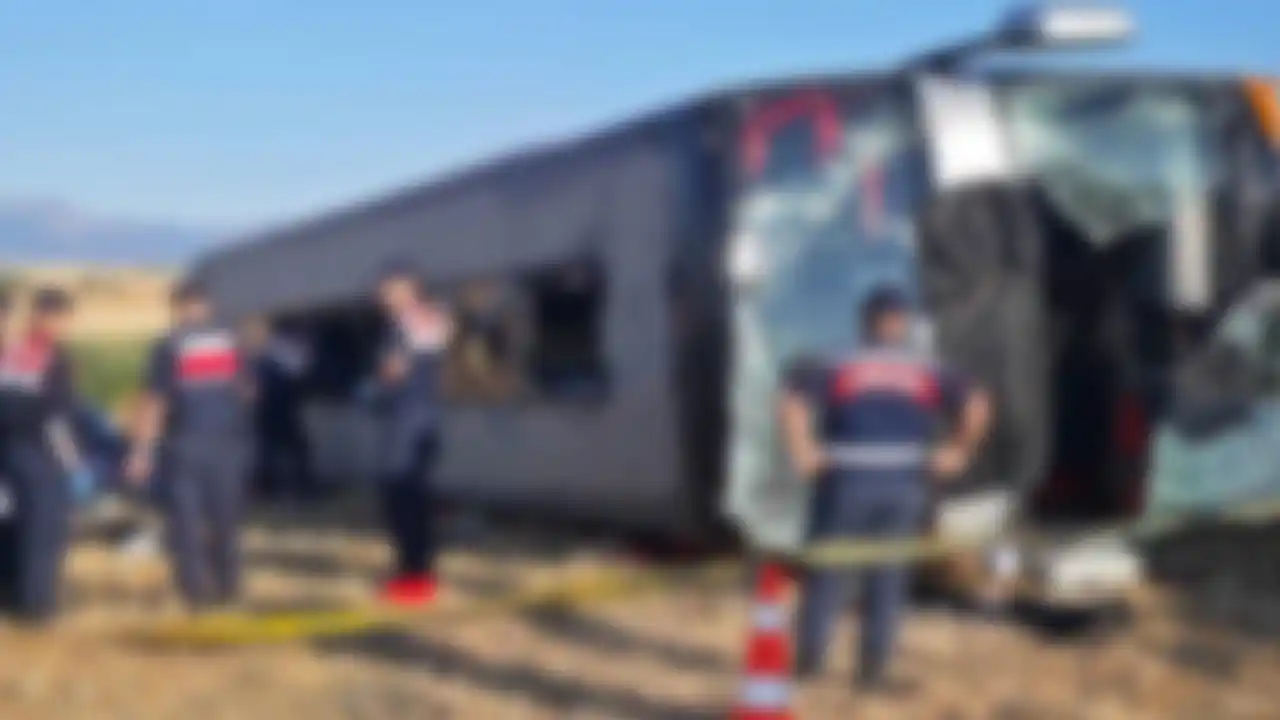 Amasya’da yolcu otobüsü devrildi: 46 yaralı, 2’sinin durumu ağır