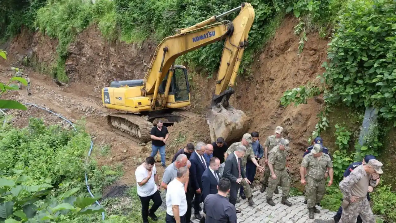 Artvin Valisi Ergün, Gürcistan sınırındaki Kemalpaşa’da incelemelerde bulundu
