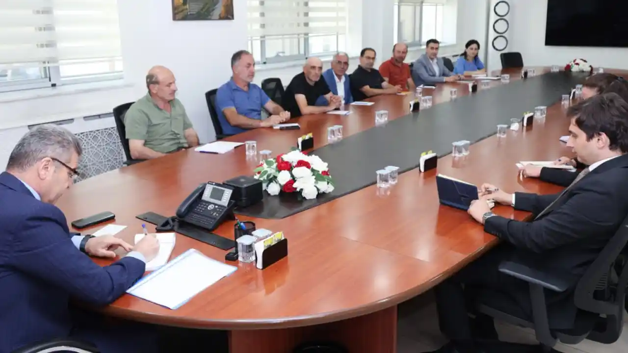 Artvin’de Vali Ergün muhtarları dinledi