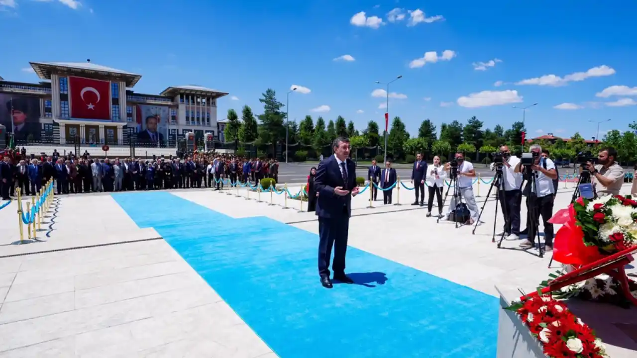 Cevdet Yılmaz’dan 15 Temmuz Demokrasi ve Milli Birlik Anıtı’na ziyaret