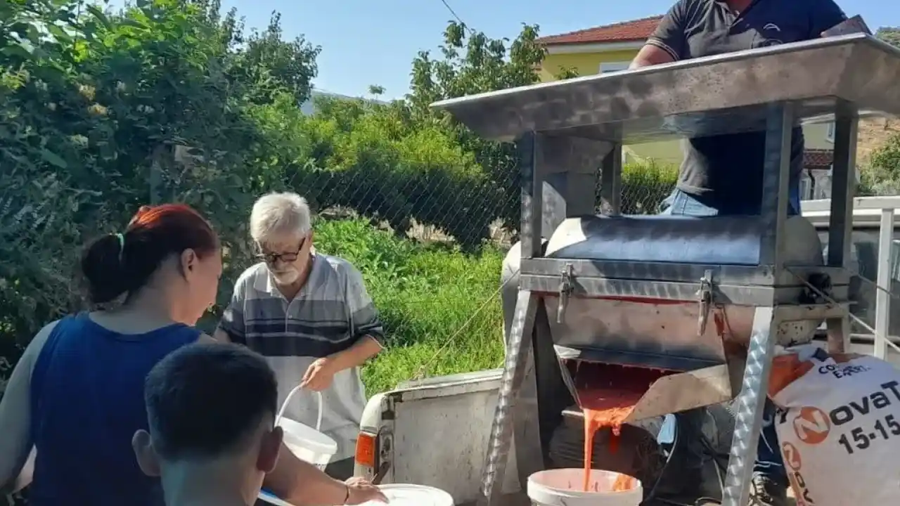 İzmir Efes Selçuk’ta kışlık domates hazırlığı
