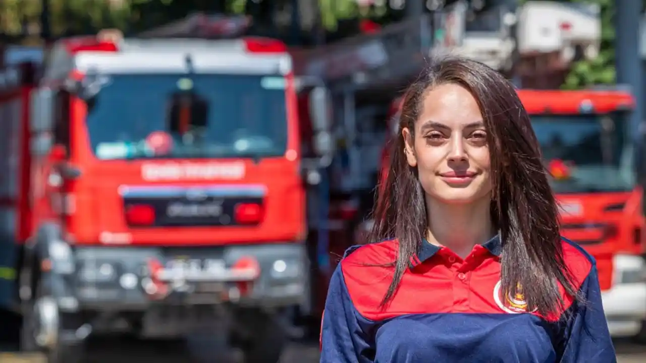 İzmir İtfaiyesi’nin ilk kadın şoförü
