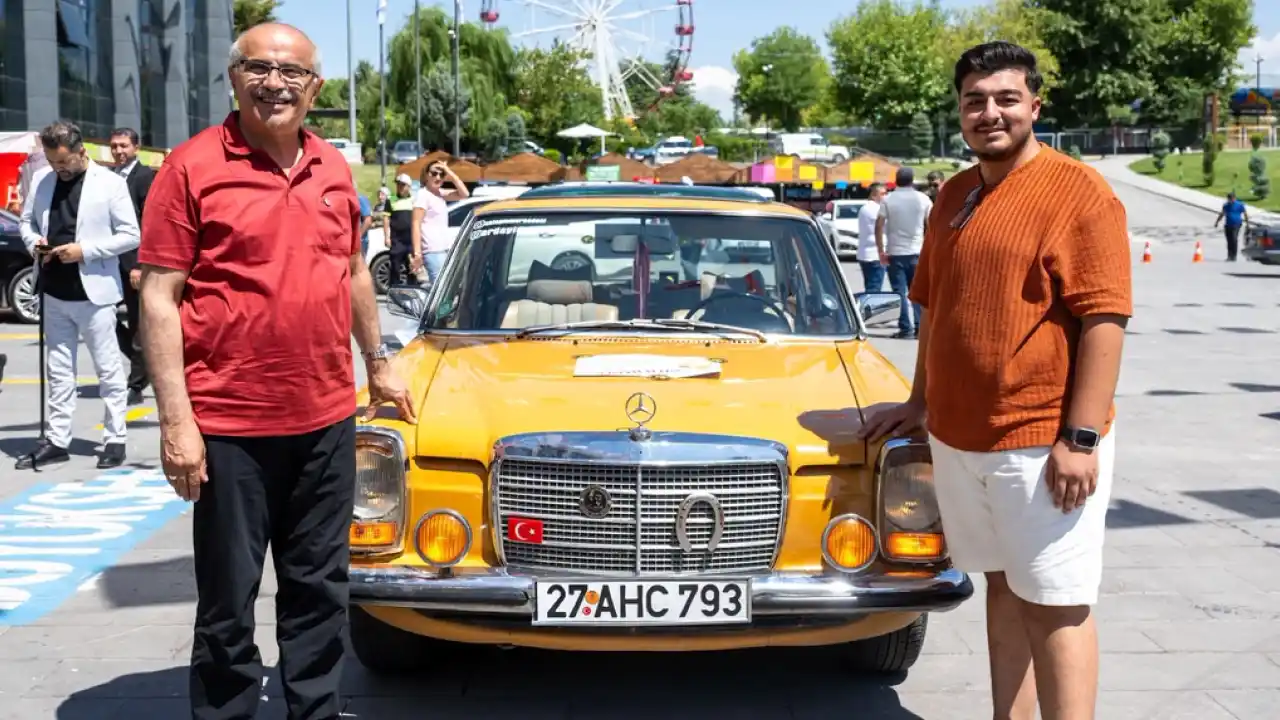 Kayısı Festivali’nde klasik Mercedes buluşması