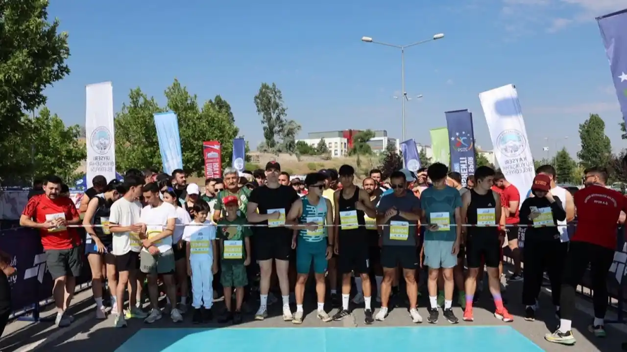 Kayseri Büyükşehir’den Demokrasi Koşusu