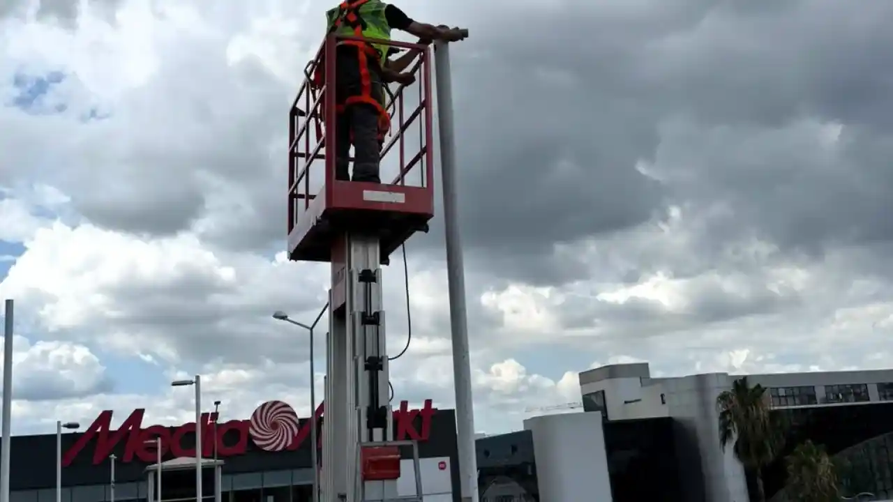 Kocaeli’nde üst geçitlere yeni aydınlatma sistemi