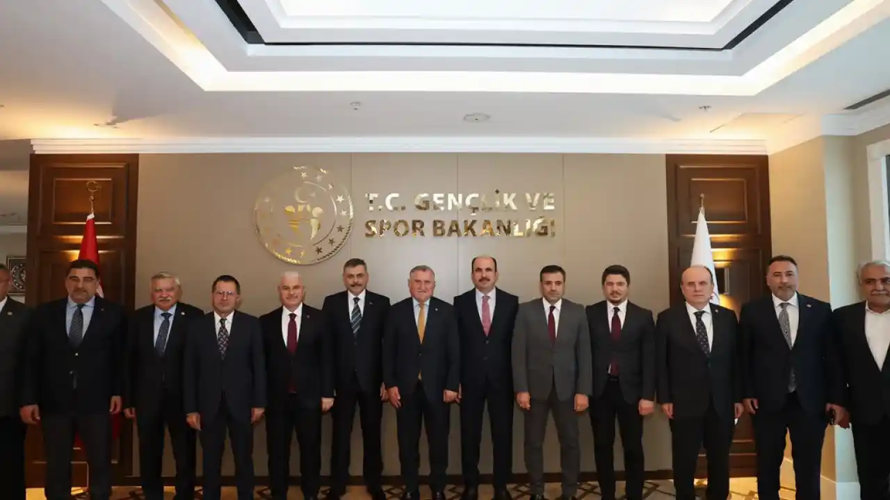 Konya heyeti Bakan Bak ile gençlik ve spor yatırımlarını görüştü