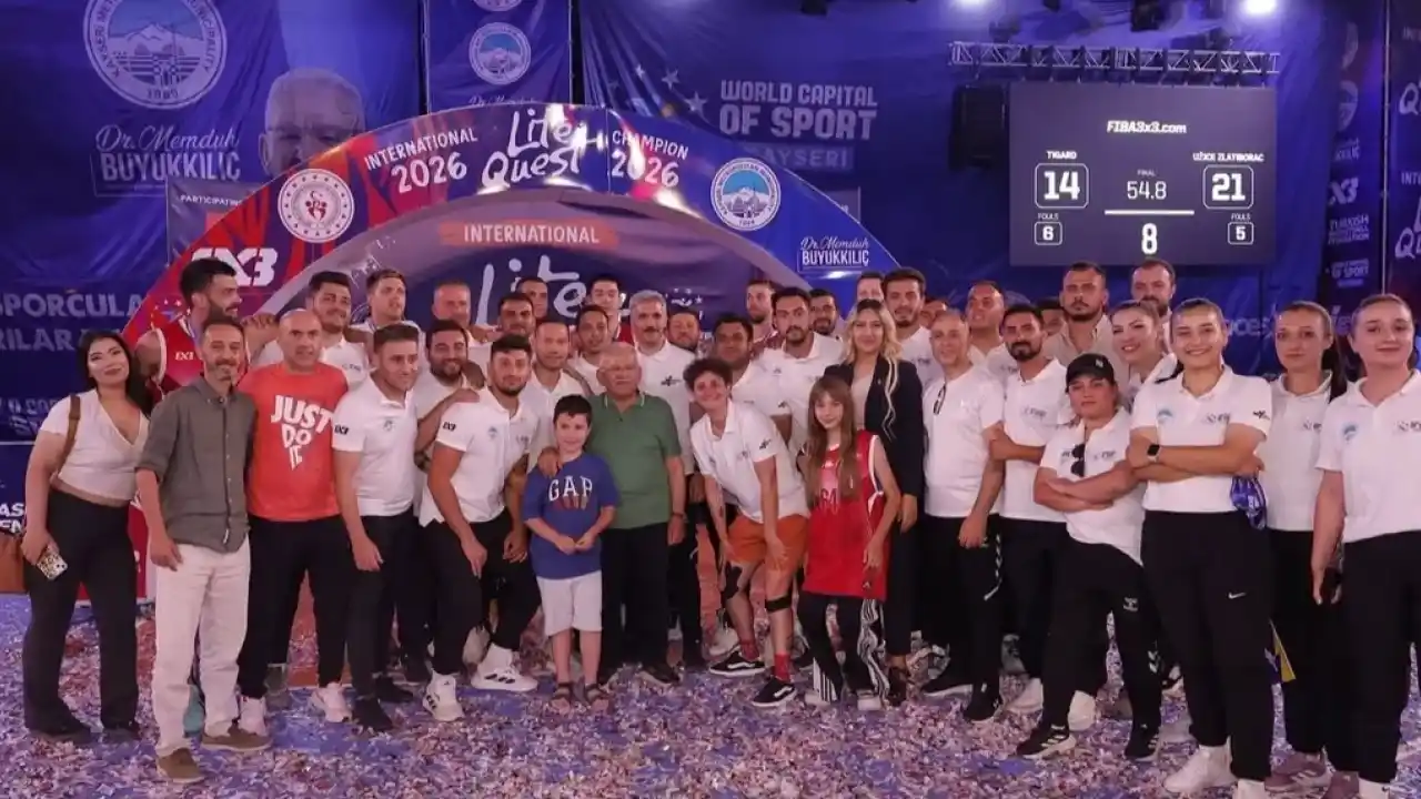 Memduh Büyükkılıç’tan FIBA 3×3 Lite Quest şampiyonuna kupa