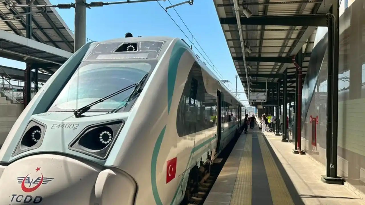 Millî elektrikli tren seti Trakya’da ilk seferine çıktı