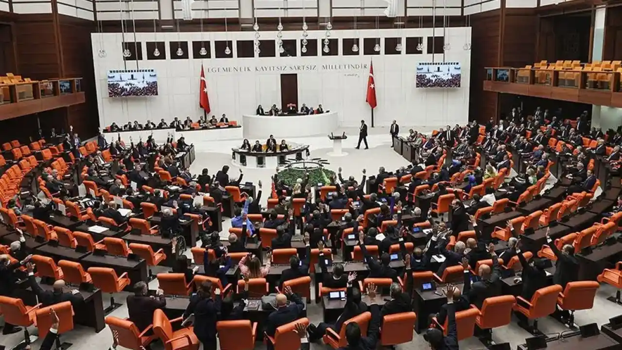 TBMM’de öğrenci affı teklifinde ilk 13 madde kabul edildi… Akademik sahteciliğe ağır yaptırım
