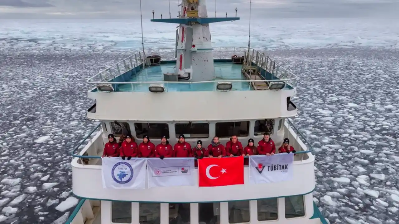 TÜBİTAK’ın 6. Arktik Bilim Seferi sürüyor… Kuzey Kutbu’nda iklim değişikliği araştırılıyor