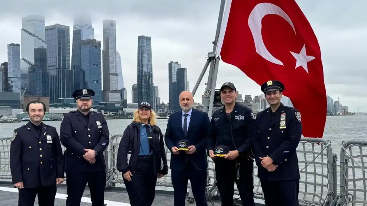 Türk Kökenli NYPD Polisleri Oruç Reis’i ziyaret etti