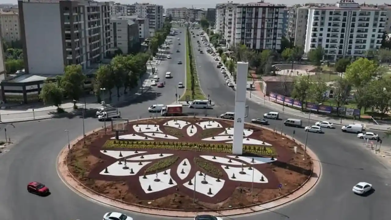 Diyarbakır Fırat Bulvarındaki kavşak kurakçıl peyzajla yenilendi