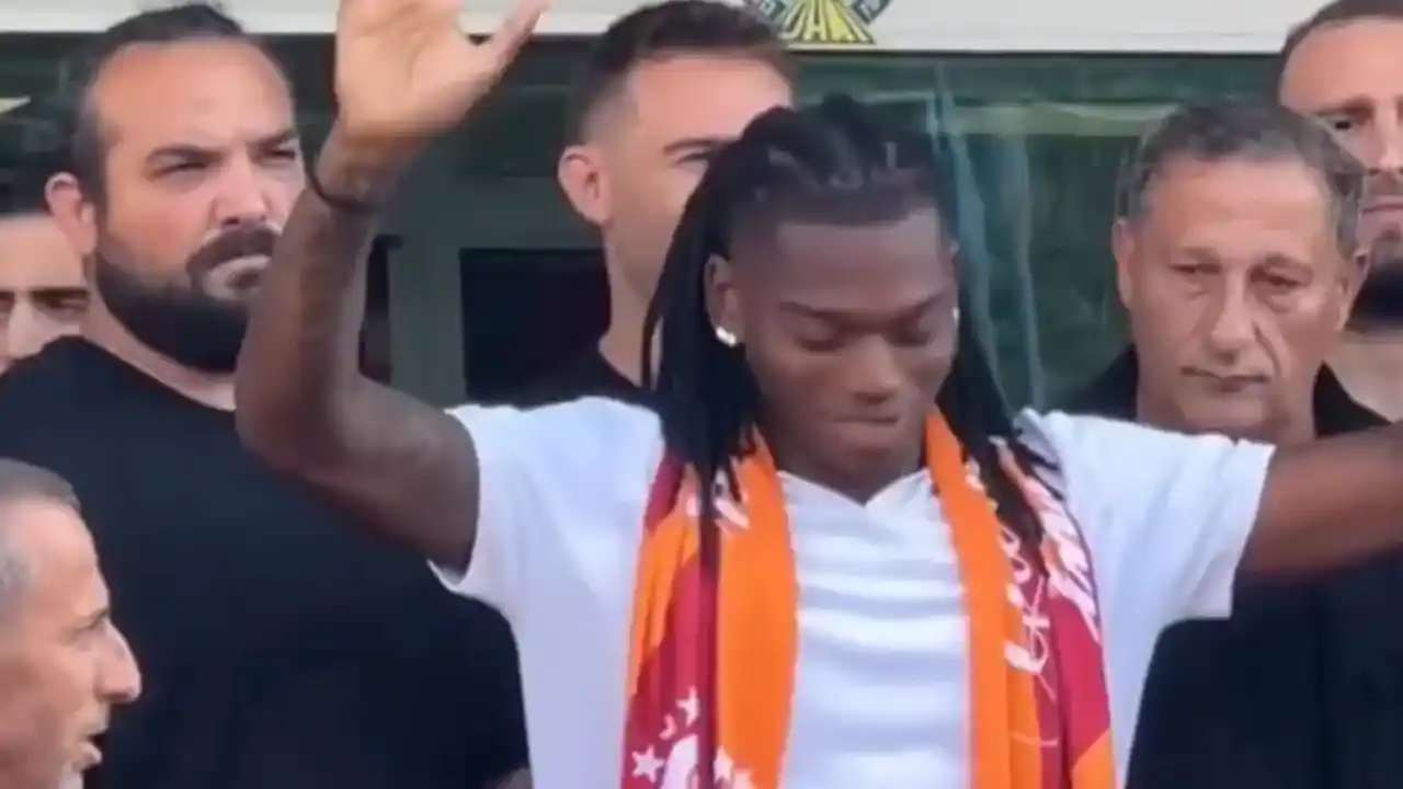 Galatasaray, Rafael Leão transferini resmen duyurdu