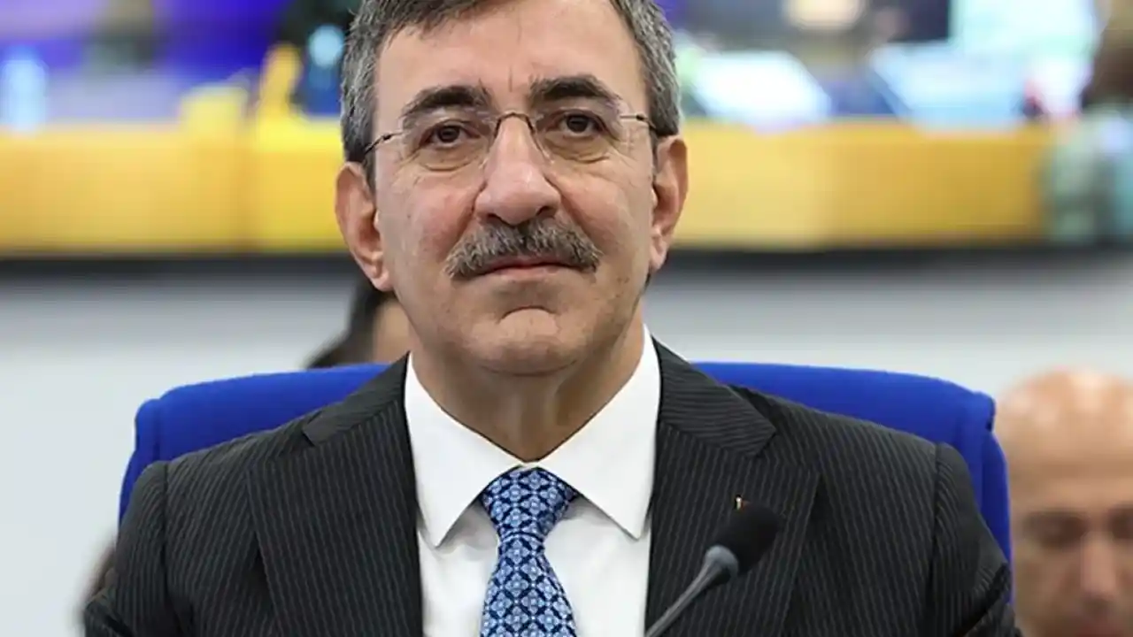 Girne açıklarındaki gemi kazasına Cevdet Yılmaz’dan açıklama… Her türlü desteği sağlıyoruz