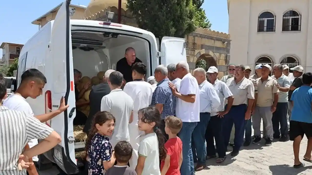 Hatay Büyükşehir’den vatandaşlara 100 ton kavun