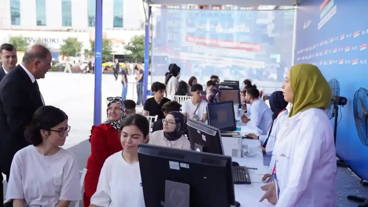 İBB’den Üniversite Tercih Dayanışma ve Rehberlik Merkezi