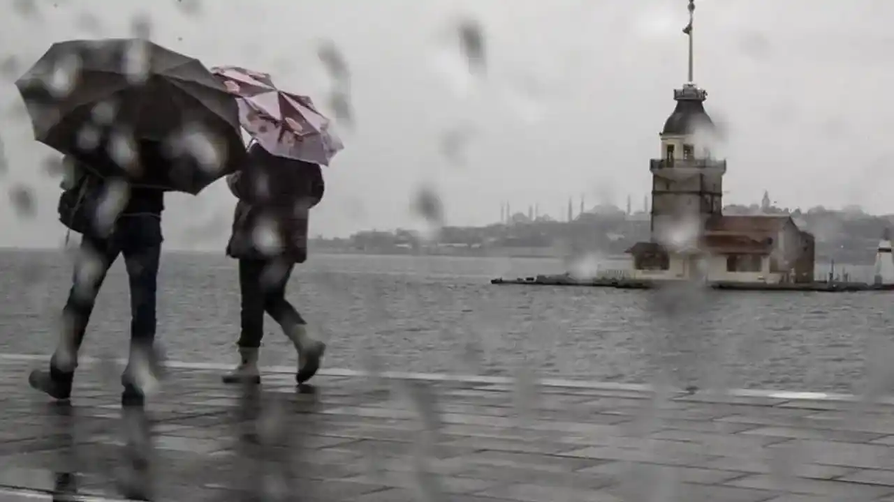 İstanbul Valiliği uyardı… Yağışlı sistem geliyor, sıcaklıklar 4 ila 6 derece düşecek
