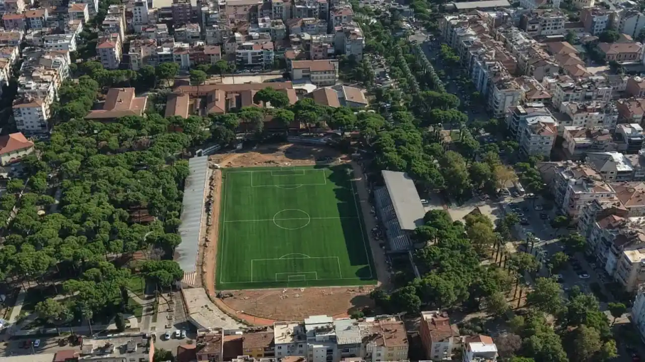 İzmir Büyükşehir’den Ödemiş Saraçoğlu Stadı’na yepyeni zemin