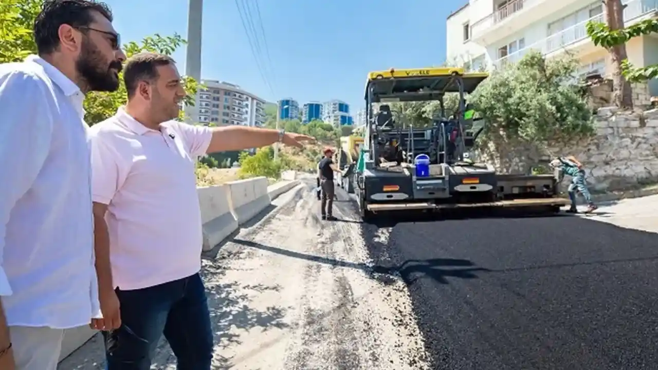 İzmir Narlıdere’de asfalt mesaisi