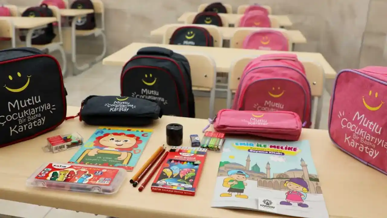 Karatay’da 9 bin öğrenciye çanta ve kırtasiye seti hediyesi