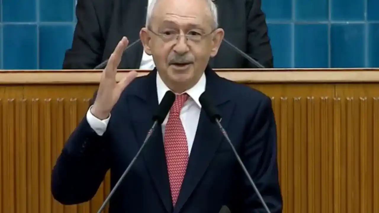Kılıçdaroğlu 3 yıl sonra CHP grup toplantısında… “Bu Kemal hiçbir gücün karşısında eğilmez”