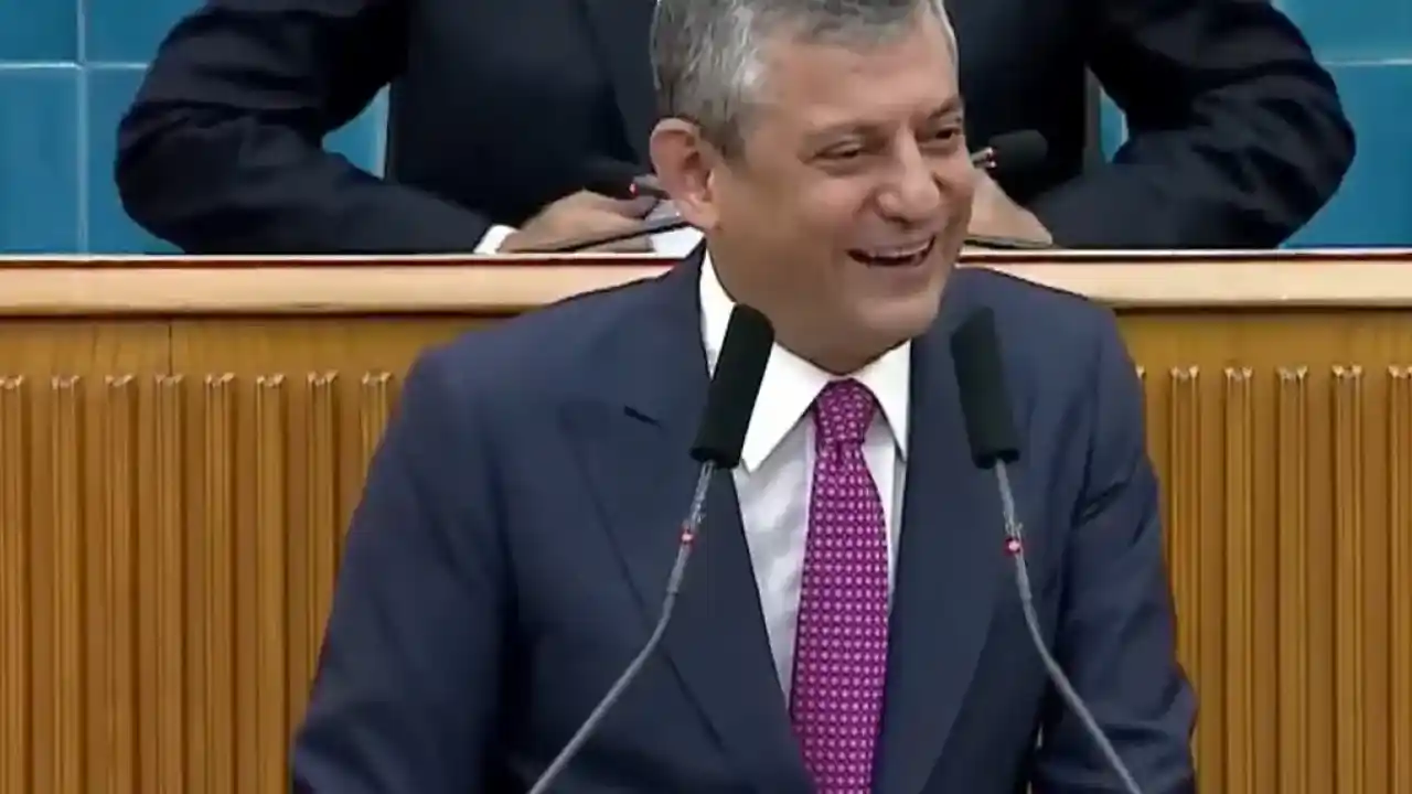 Özgür Özel’in dili sürçtü! İlk günün günahı olmaz