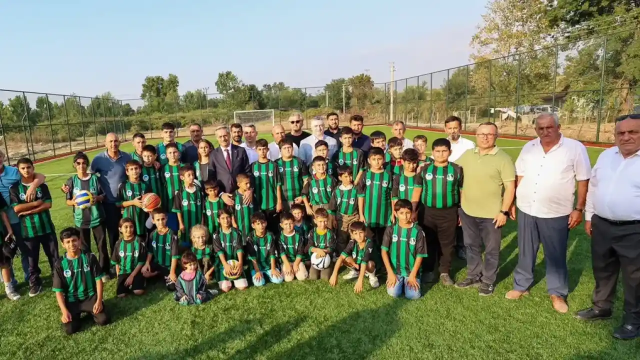 Sakarya’da çocukların yüzü güldü