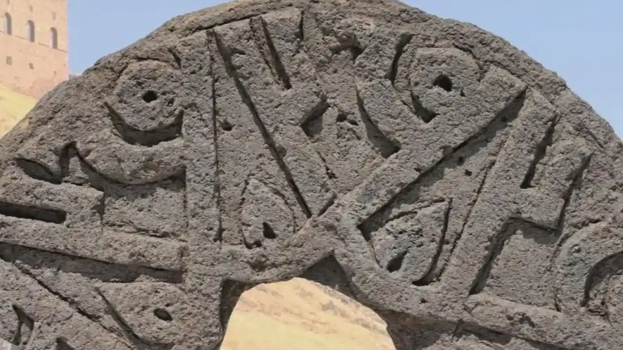 Selçuklu taşında ‘Hz. Muhammed’ ismi 6 kez yer aldı… Ani’de tarihi keşif!