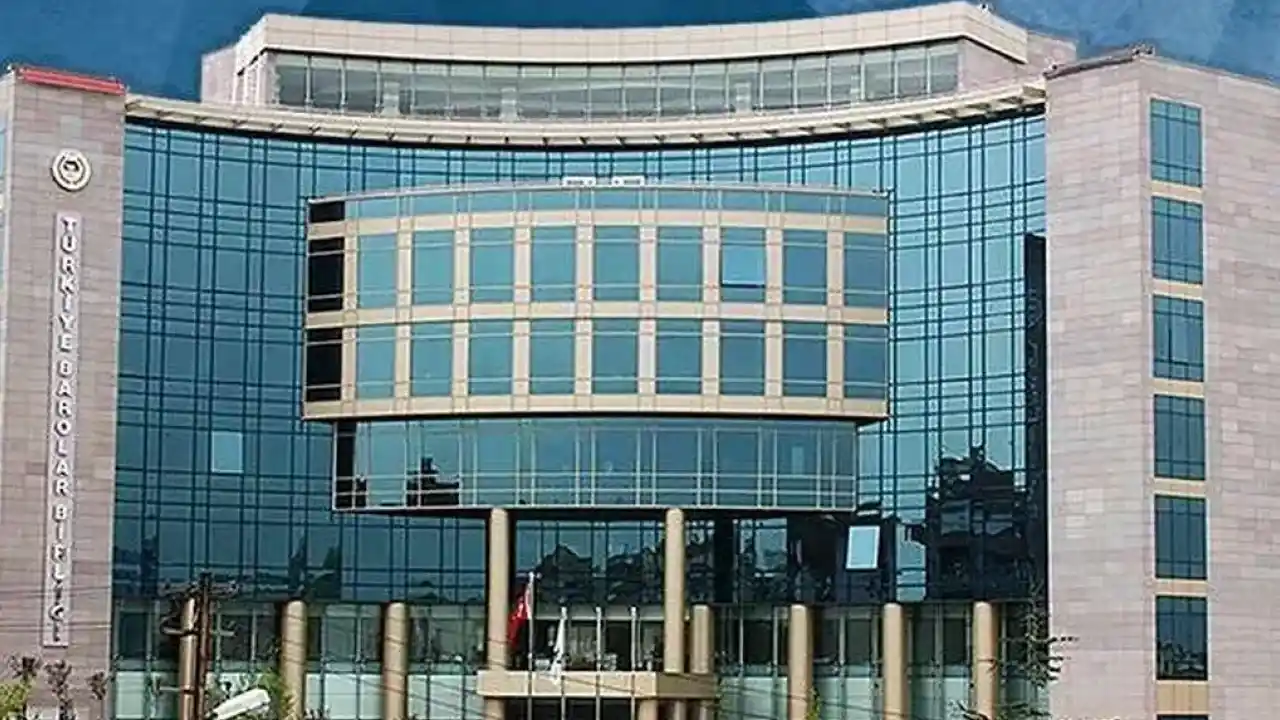 TBB’den avukatlar için yapay zeka kullanım rehberi… Mesleki sorumluluk yapay zekaya devredilemez