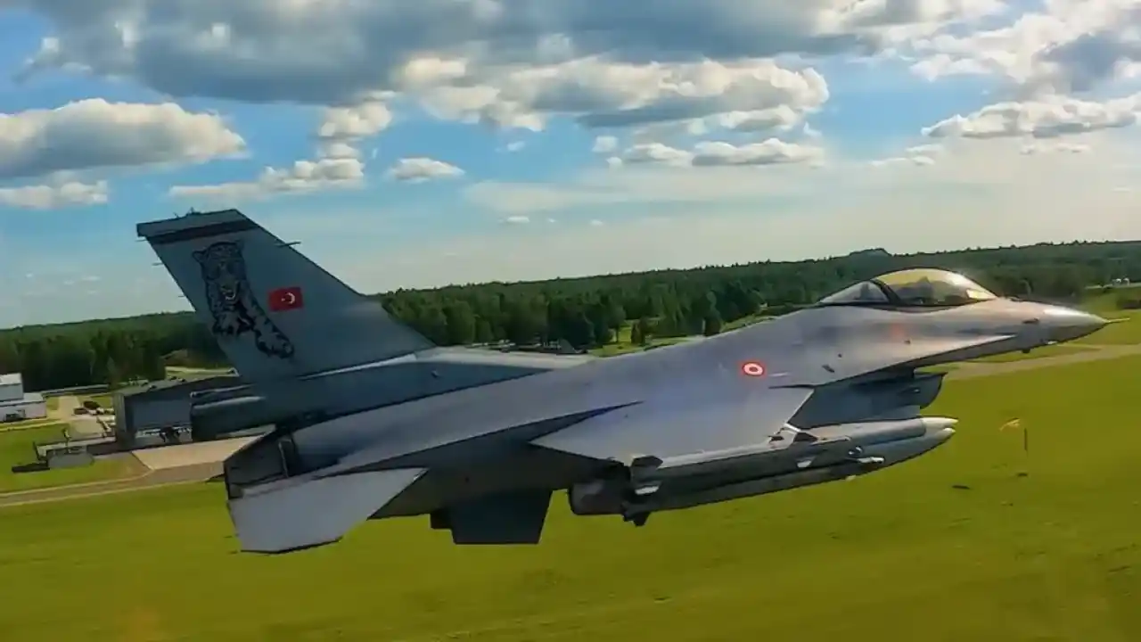 Türk F-16’ları Estonya semalarında