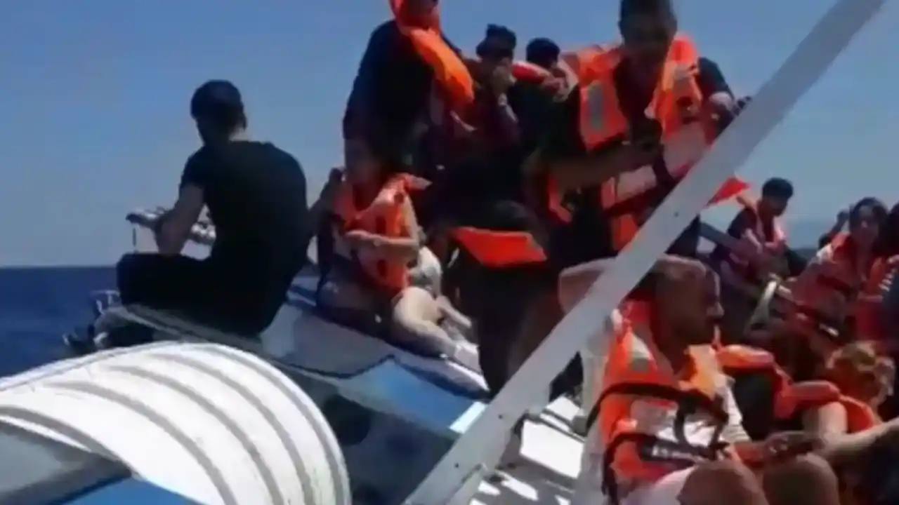 Türkiye’den Yavru Vatan’a arama kurtarma desteği…  5 yüzer unsur ile 2 helikopter bölgede