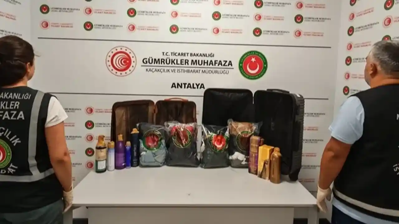 Antalya Havalimanı’nda 18,9 kilo likit metamfetamin ele geçirildi