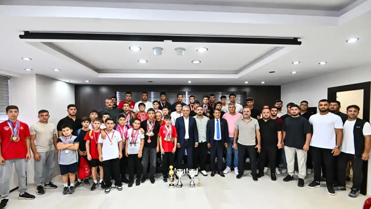 Antalya Muratpaşa güreşçileri yeni sezona hazırlanıyor