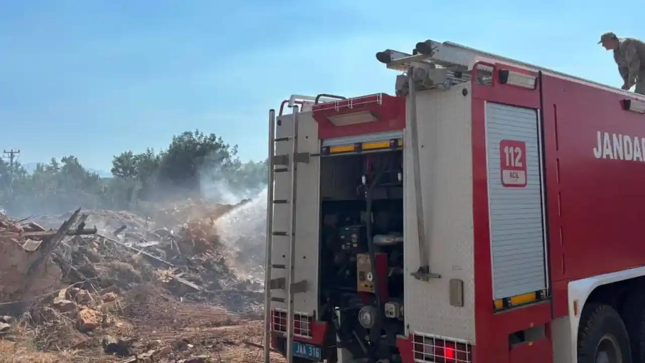 Antalya’da orman yangınlarına jandarmadan yoğun müdahale