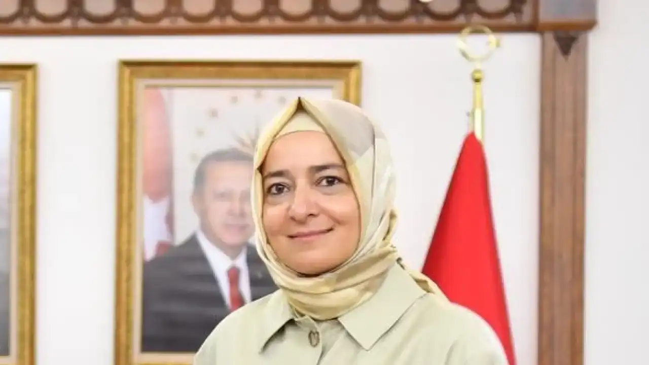 Betül Sayan Kaya tüm görevlerinden ayrıldı