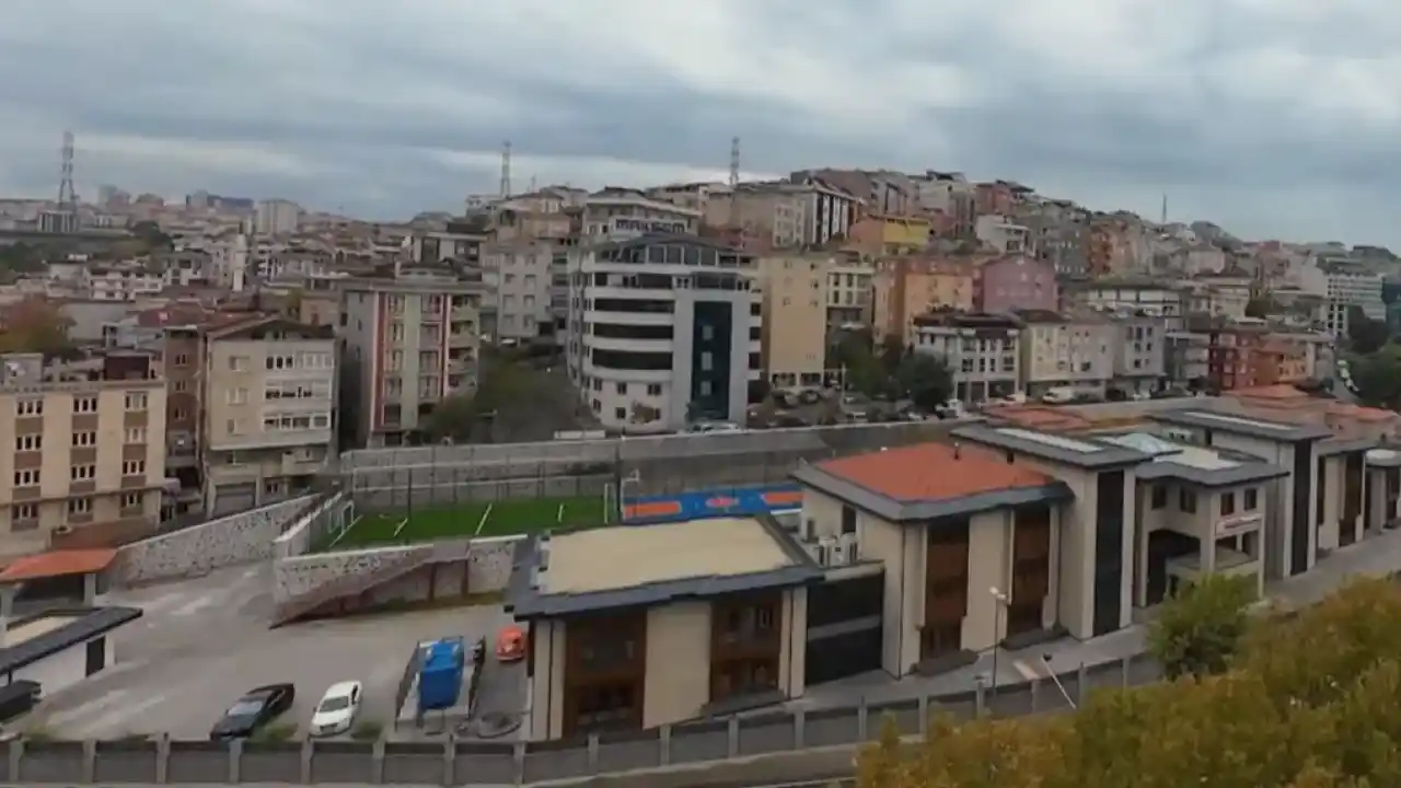 Beyoğlu’nda yeni okul öğrencileriyle buluştu