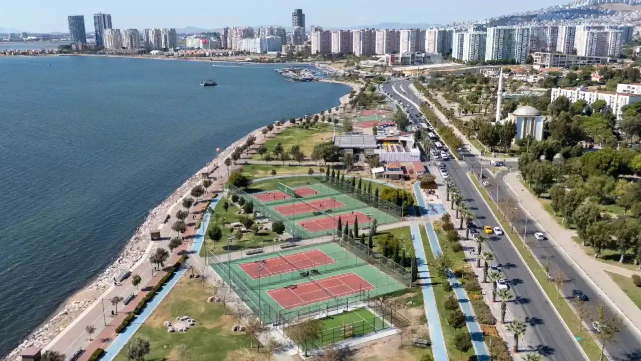 Bostanlı’daki yeni padel kortları ekimde açılıyor