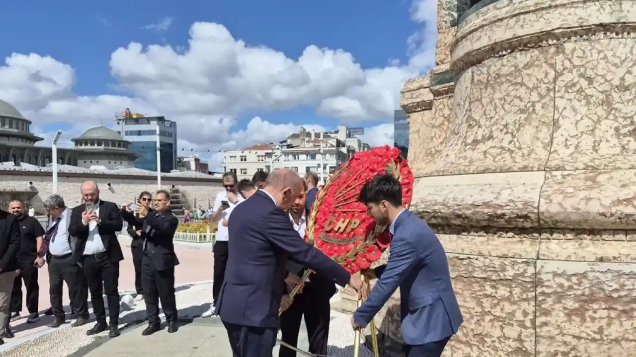 CHP İstanbul Taksim’de buluştu… Gürsel Tekin’den 9 Eylül’de Anıtkabir daveti