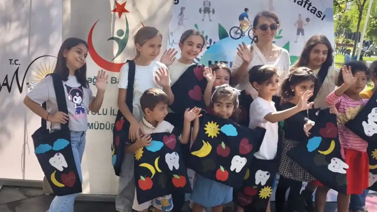 Çocuklar kendi çantalarını tasarladı
