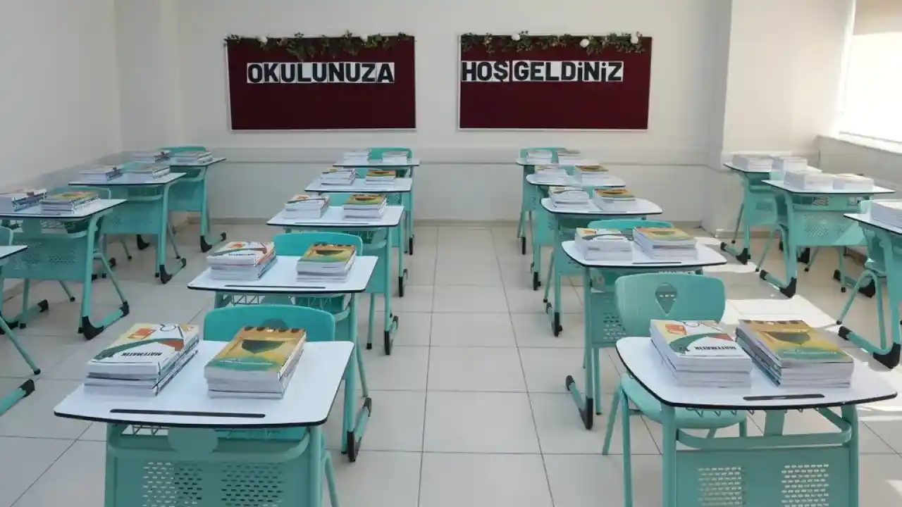 Ders kitapları dağıtılmaya başlandı