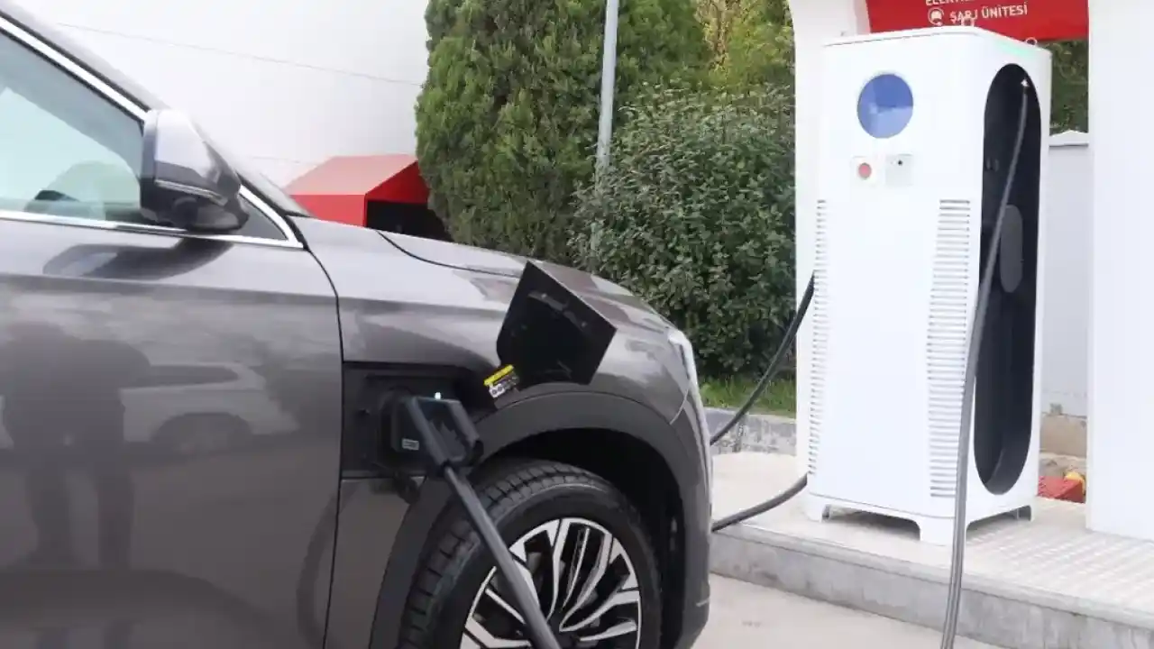Elektrikli araçların evde şarj edilmesine yasak mı geldi? Açıklama İletişim’den yapıldı