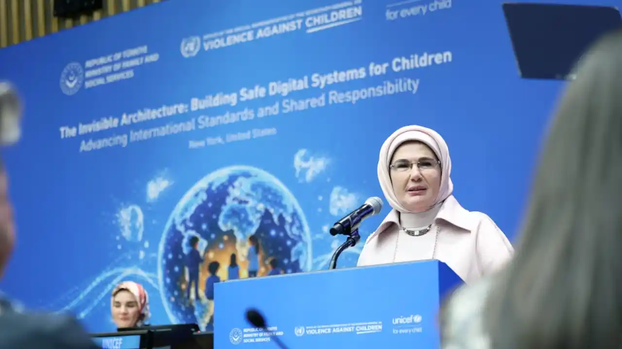 Emine Erdoğan: Çocukların dijital güvenliği için küresel iş birliği şart