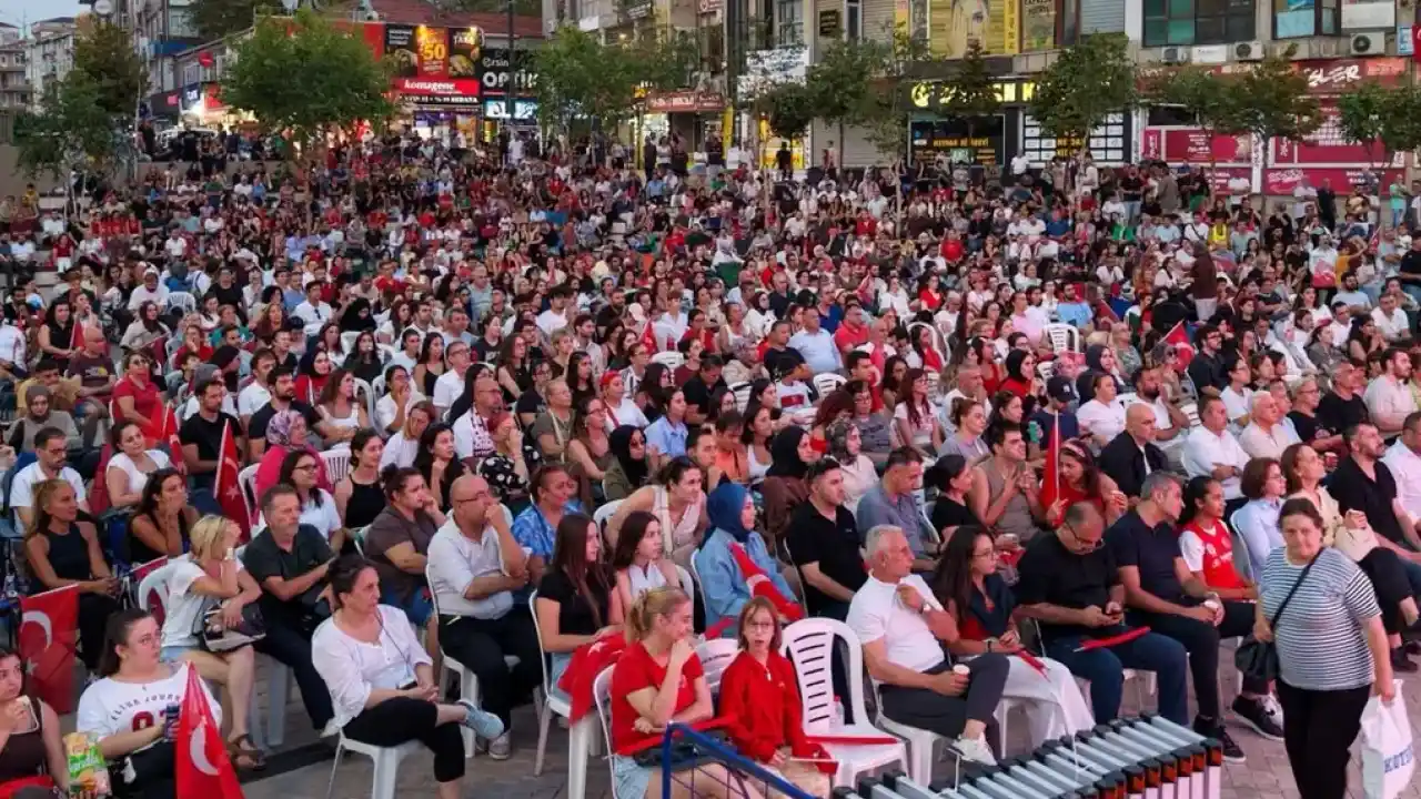 Filenin Sultanları’nın Avrupa Şampiyonluğu Maltepe’de dev ekranda kutlandı