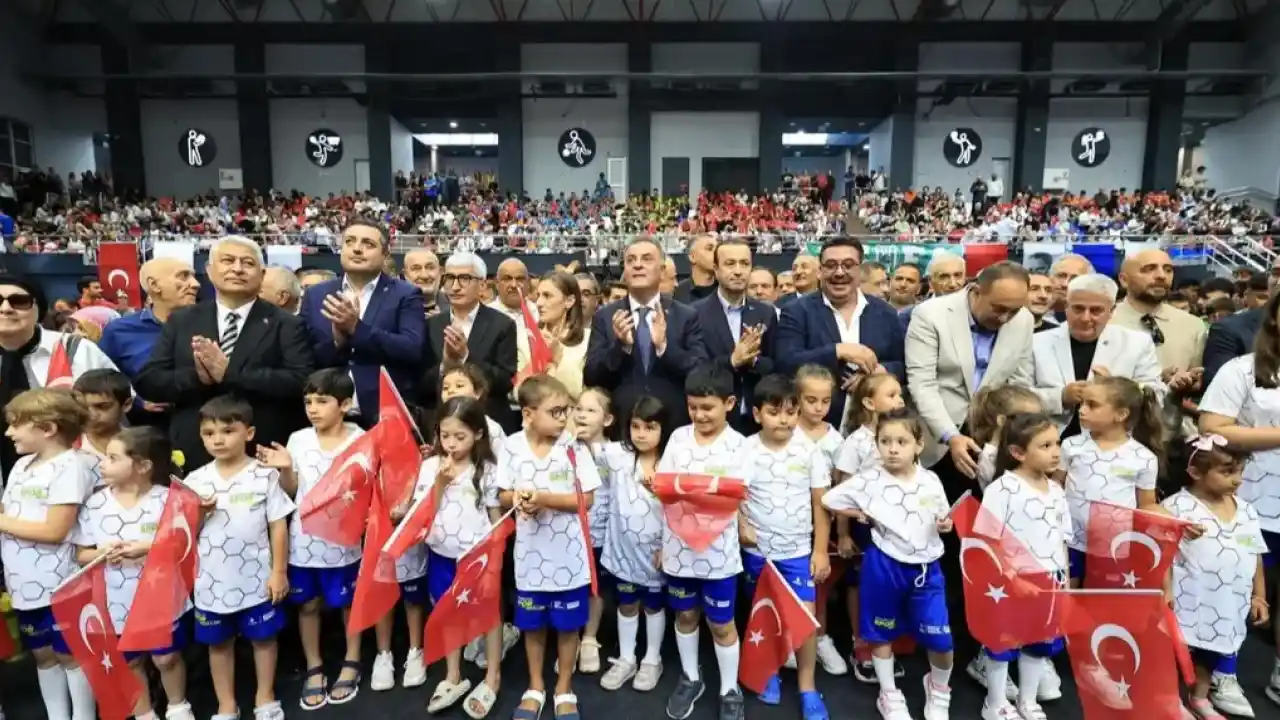 İBB Fatih Spor Kompleksi yeni çehresiyle açıldı