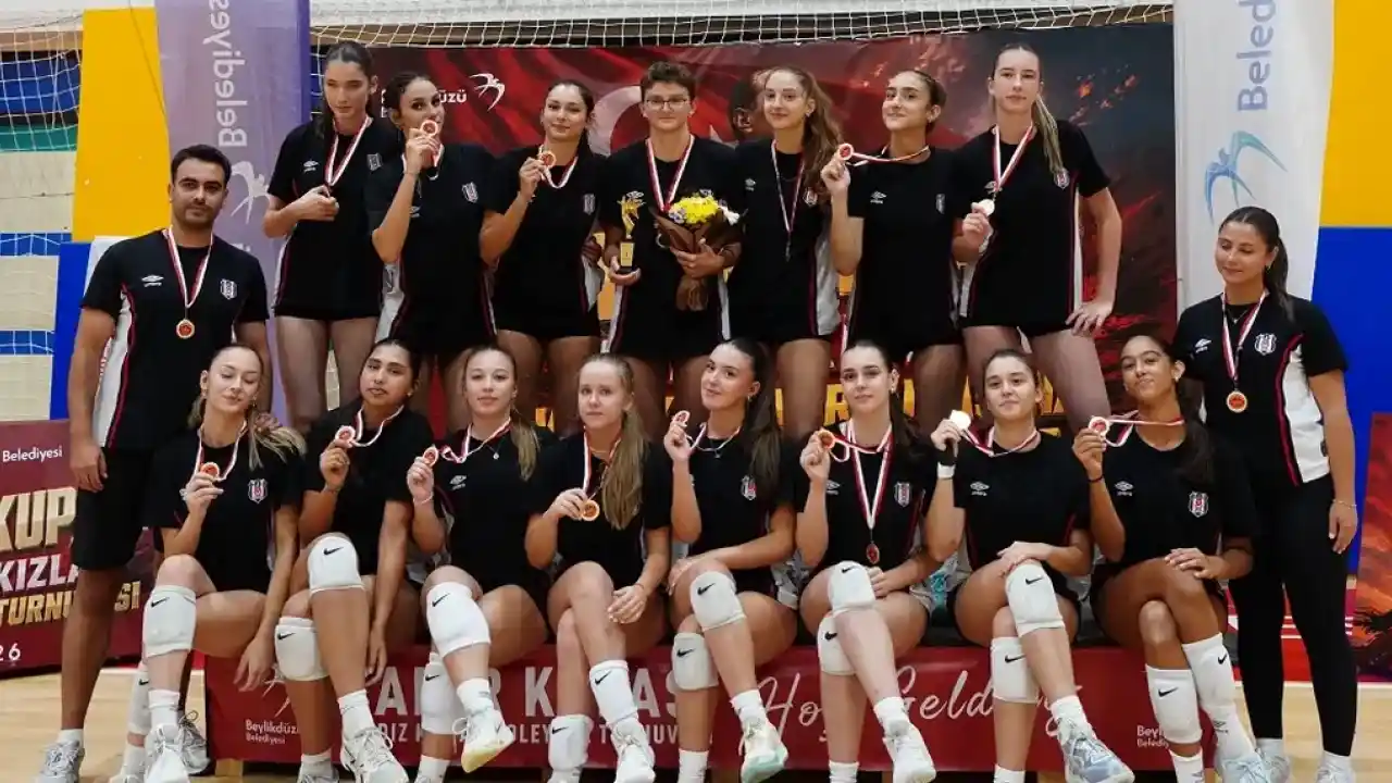 İstanbul Beylikdüzü’nde kupalar sahiplerini buldu