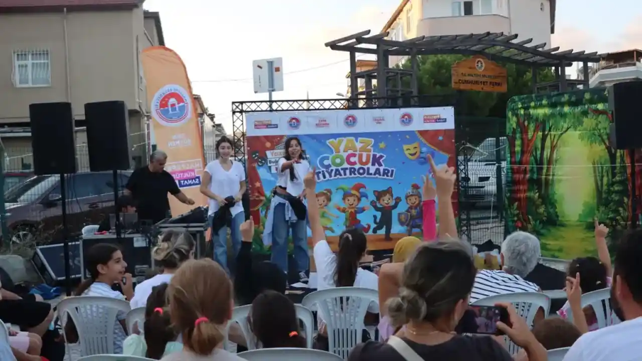 İstanbul Maltepe’de açık hava çocuk tiyatrosunda yaz finali gerçekleşti